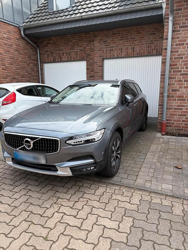 Gebraucht Volvo V90 CC 190 PS (139 kW) 2019 Grau Kombi