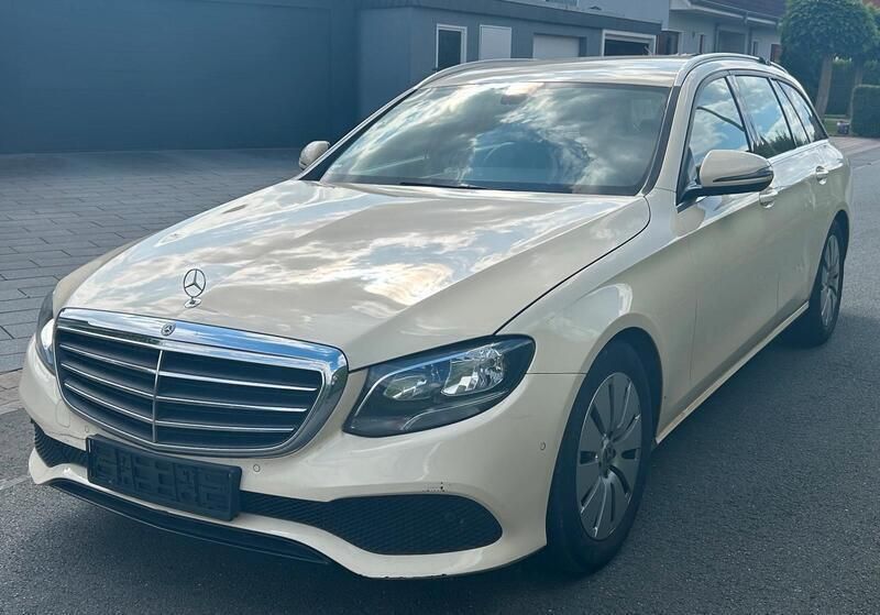 Gelb Gebraucht 2019 Mercedes E200 Kombi | 6.490 € (Superpreis) - Bild 1/4