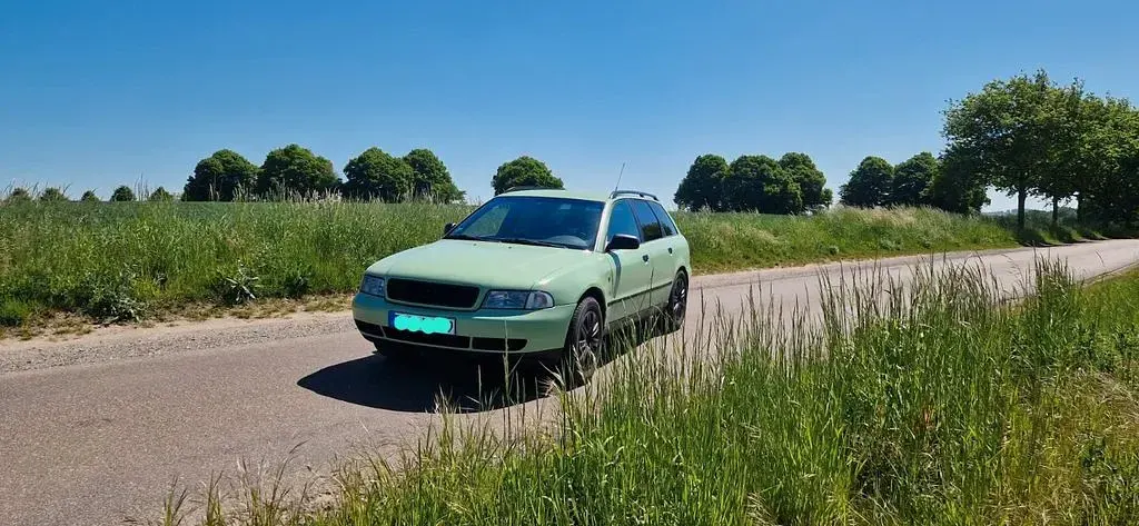 Gebraucht Audi A4 125 PS (91 kW) 1996 Grün Kombi