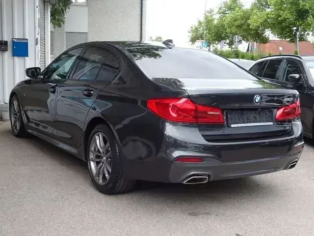 Gebraucht BMW 520 M Sport 184 PS (135 kW) 2019 Schwarz Limousine