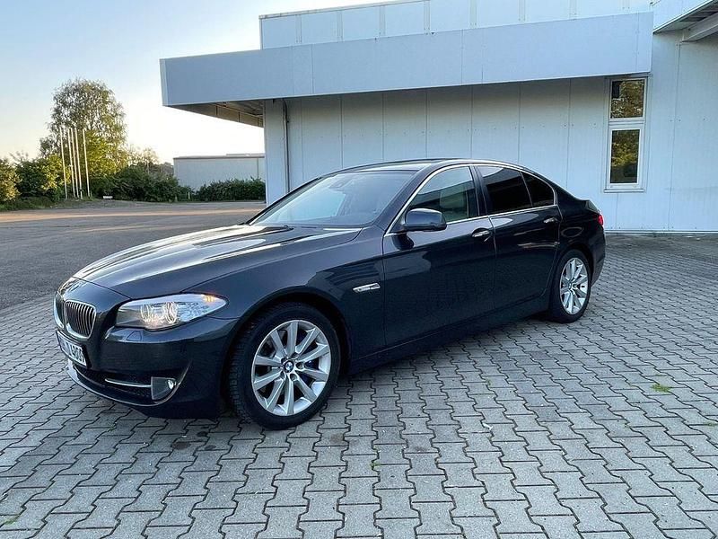 Grau Gebraucht 2012 BMW 525 Limousine | 12.999 € (Fairer Preis) - Bild 1/4