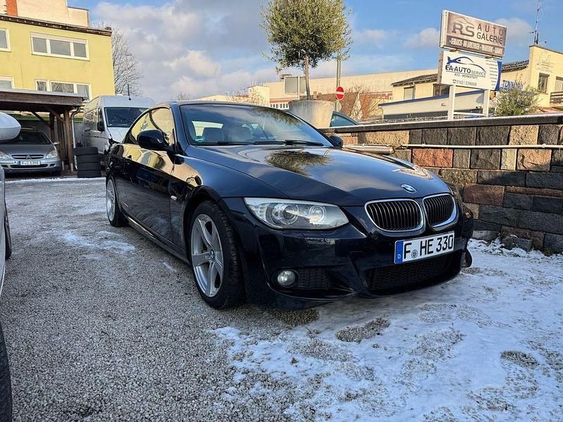 Schwarz Gebraucht 2013 BMW 330 Cabriolet M Sport Cabrio | 12.900 € (Fairer Preis) - Bild 1/4