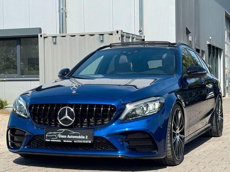 Blau Gebraucht 2021 Mercedes C300e AMG line Limousine | 32.990 € (Teuer) - Bild 1/4