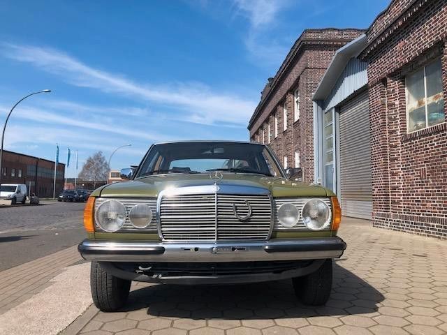 Gebraucht Mercedes 200 60 PS (44 kW) 1981 Grün Limousine