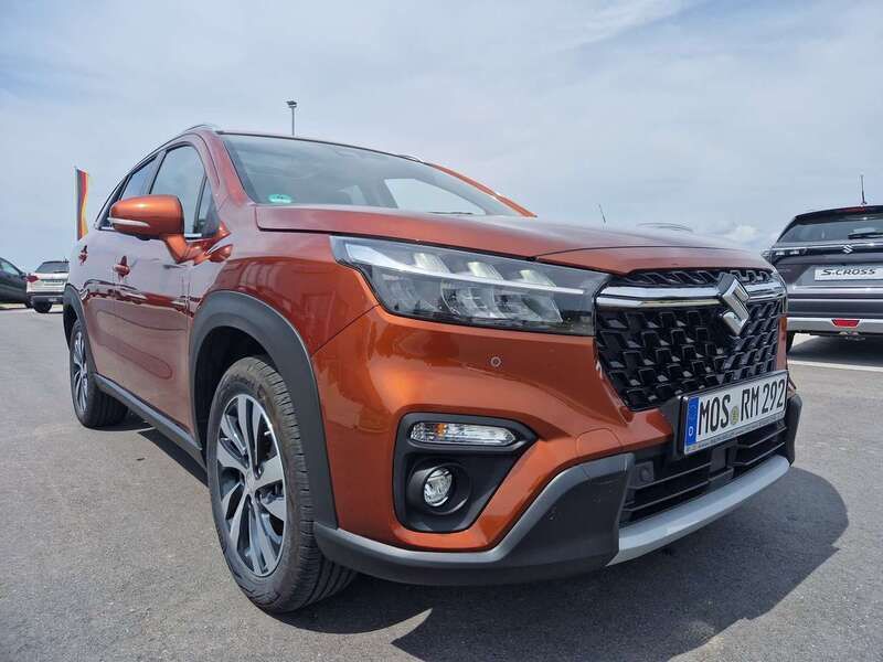 Canyon brown pearl Gebraucht 2023 Suzuki SX4 S-Cross Comfort+ SUV | 26.680 € (Etwas zu teuer) - Bild 1/4