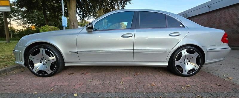 Gebraucht Mercedes E240 AMG 177 PS (130 kW) 2003 Silber Limousine