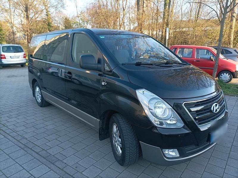 Schwarz Gebraucht 2016 Hyundai H-1 Van / Kleinbus | 10.750 € (Teuer) - Bild 1/4