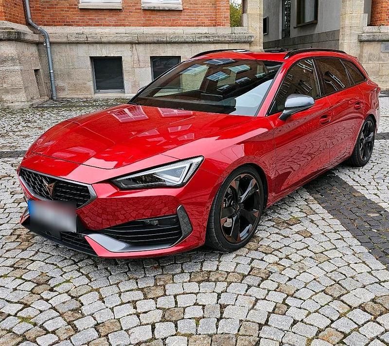 Rot Gebraucht 2023 Cupra Leon Kombi | 26.900 € (Superpreis) - Bild 1/4