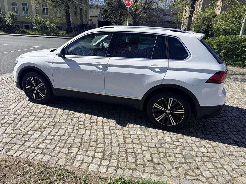 Second-hand VW Tiguan Sound 150 CP (110 kW) 2017 Alb SUV