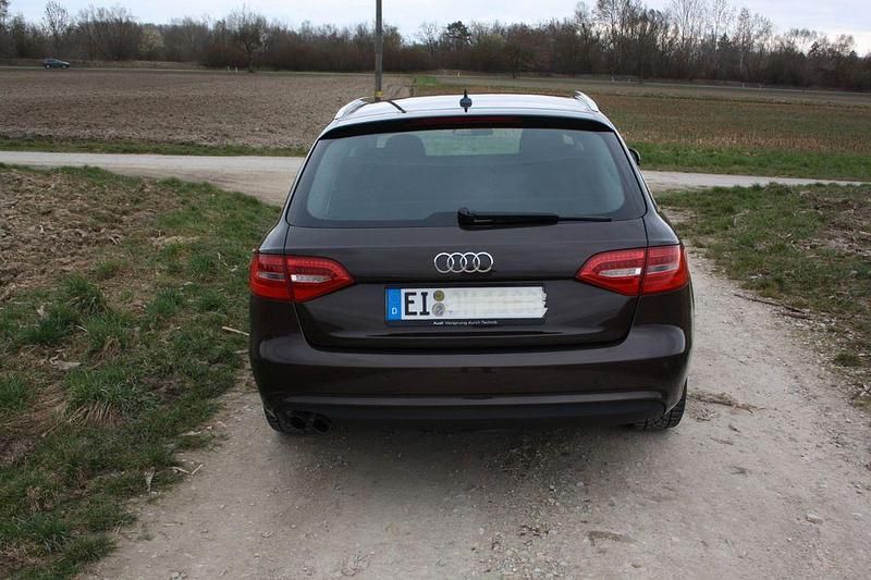 Gebraucht Audi A4 Attraction 143 PS (105 kW) 2012 Braun Kombi