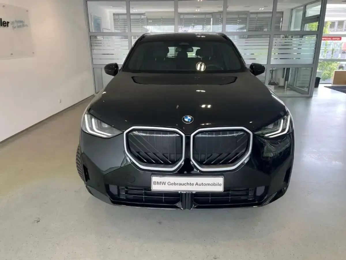 Gebraucht BMW X3 M Sport 208 PS (152 kW) 2025 Black sapphire metallic SUV