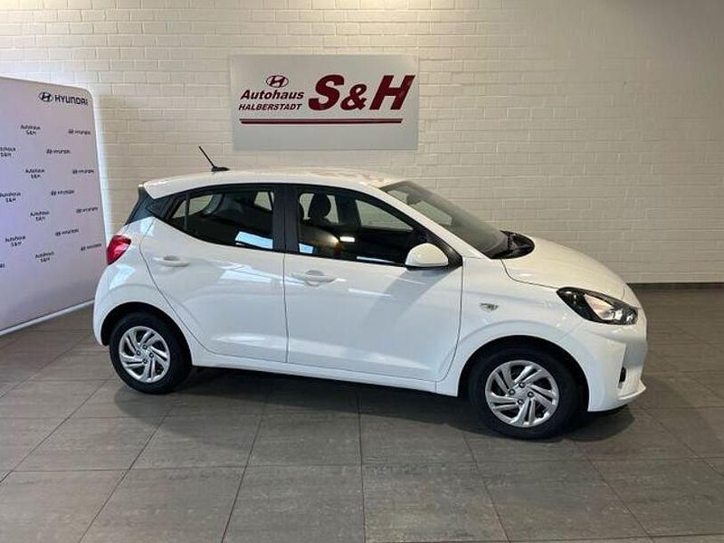 Weiß Neu 2025 Hyundai i10 Select Kleinwagen | 16.450 € (Fairer Preis) - Bild 1/4