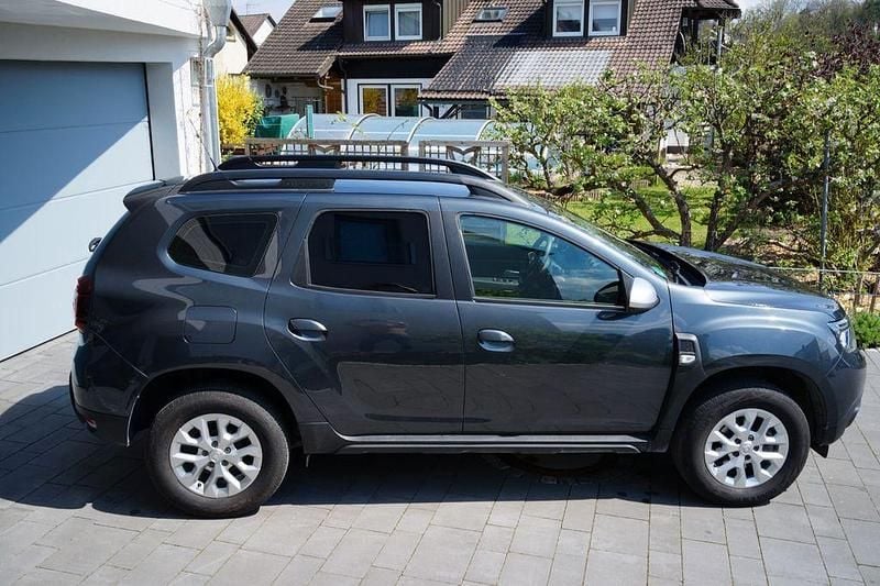 Gebraucht Dacia Duster Comfort 131 PS (96 kW) 2023 Grau SUV