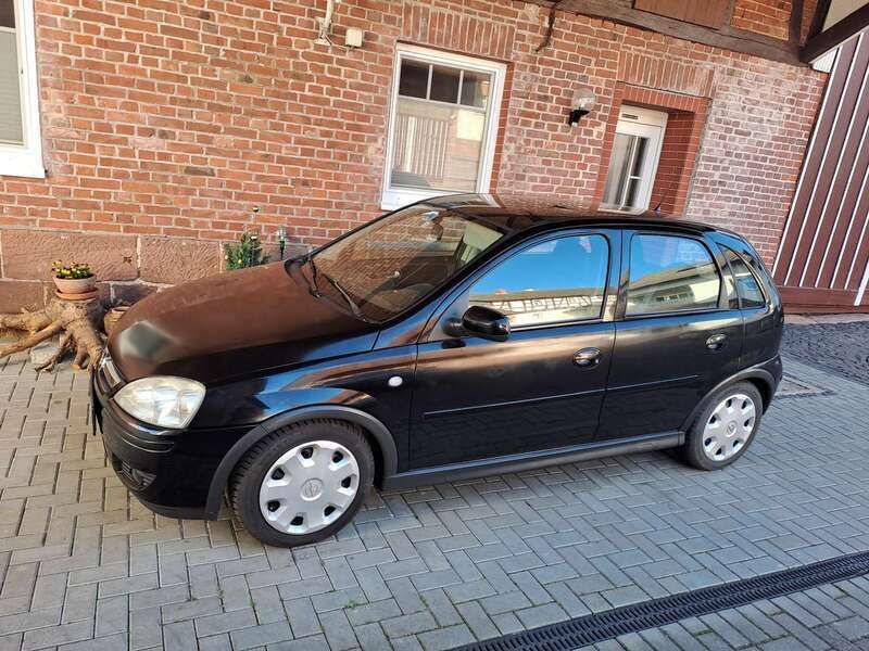 Schwarz Gebraucht 2005 Opel Corsa Limousine | 1.600 € (Fairer Preis) - Bild 1/4