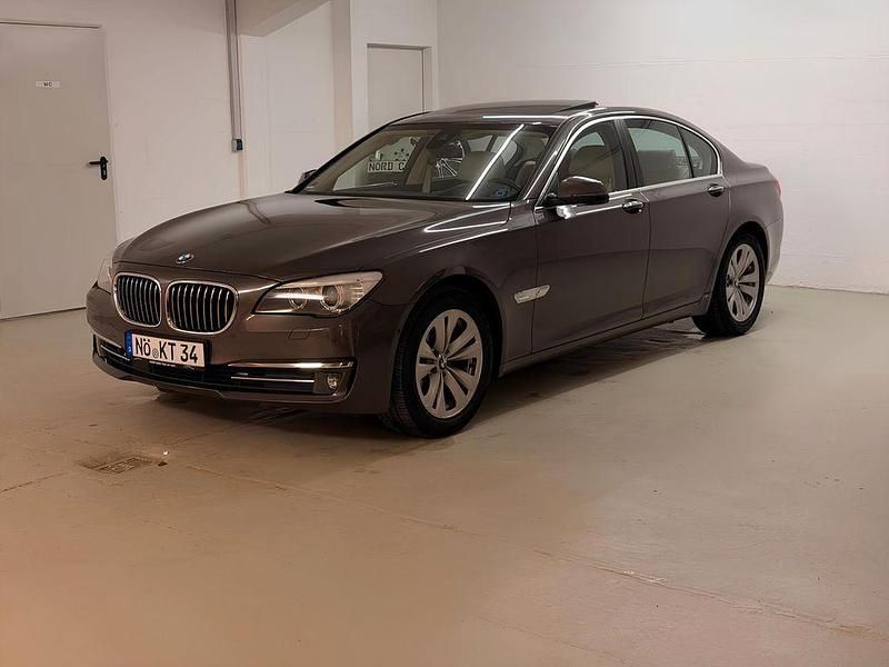 Gebraucht BMW 740 320 PS (235 kW) 2013 Braun Limousine