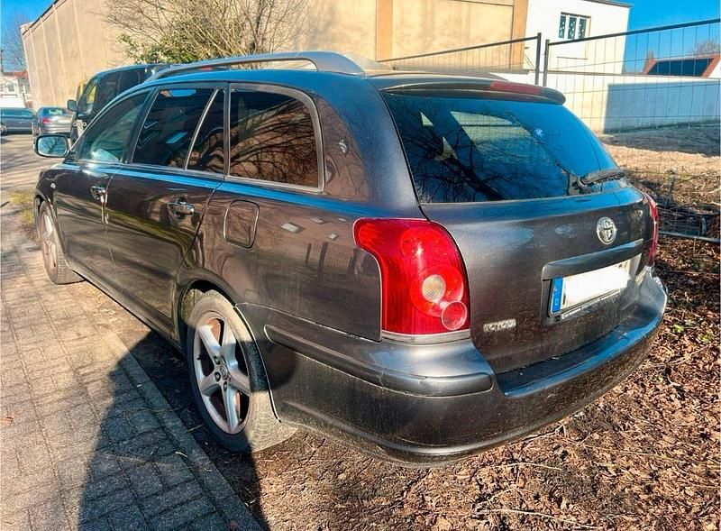 Gebraucht Toyota Avensis T2 177 PS (130 kW) 2007 Silber Kombi