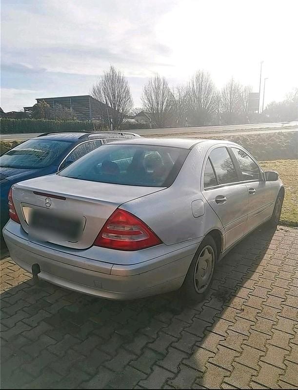 Second-hand Mercedes C180 143 CP (105 kW) 2002 Berlinǎ
