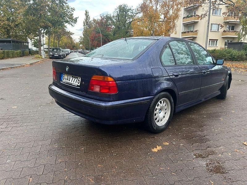 Gebraucht BMW 528 Basis 193 PS (141 kW) 1998 Blau Limousine