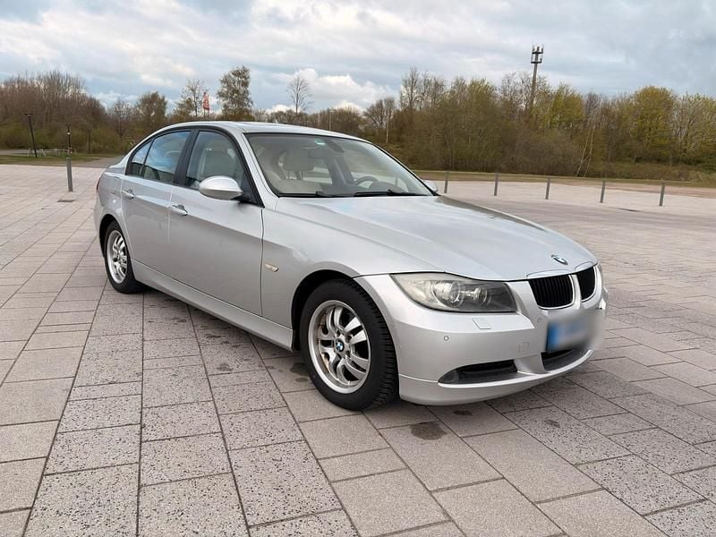 Second-hand BMW 318 2006 Argintiu Berlinǎ