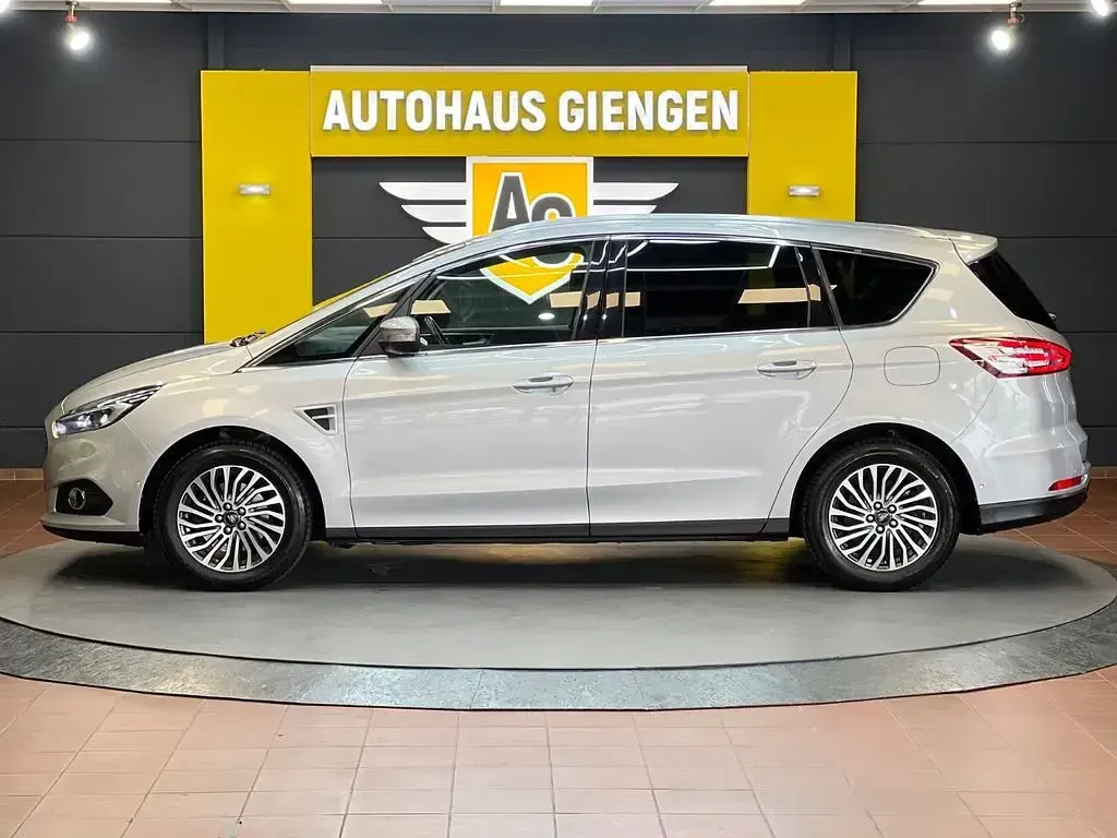 Gebraucht Ford S-MAX Titanium 165 PS (121 kW) 2019 Silber Van / Kleinbus