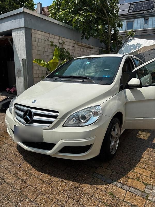 Weiß Gebraucht 2009 Mercedes B180 Van / Kleinbus | 2.200 € (Superpreis) - Bild 1/4