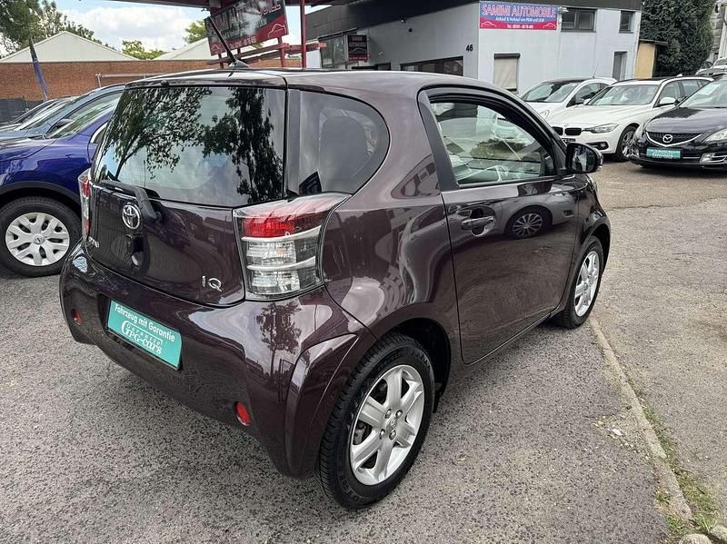 Gebraucht Toyota iQ Basis 68 PS (50 kW) 2009 Deep amethyst Kleinwagen