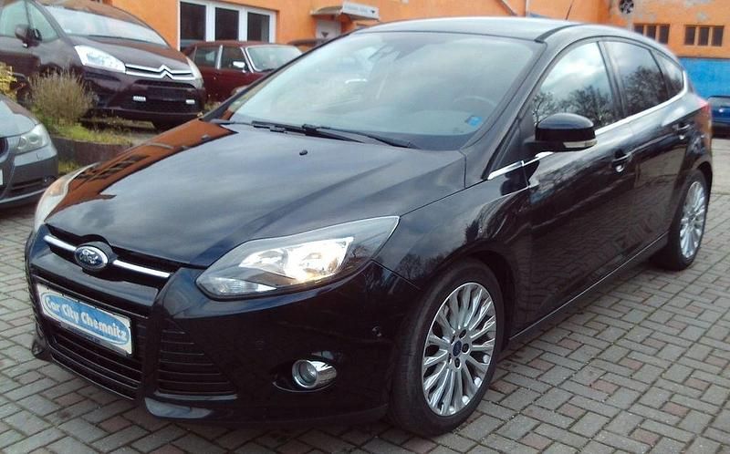 Schwarz Gebraucht 2012 Ford Focus Trend Limousine | 3.999 € (Superpreis) - Bild 1/4