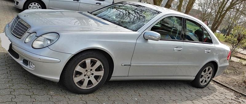 Usata Mercedes E200 163 CV (119 kW) 2004 Argento Berlina
