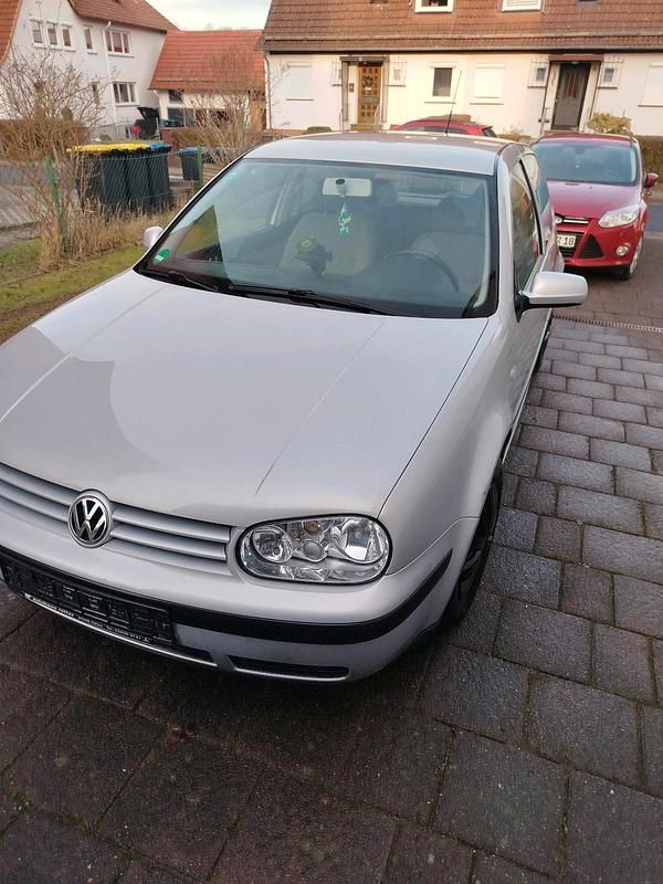 Silber Gebraucht 2000 VW Golf IV Kleinwagen | 1.499 € (Fairer Preis) - Bild 1/4