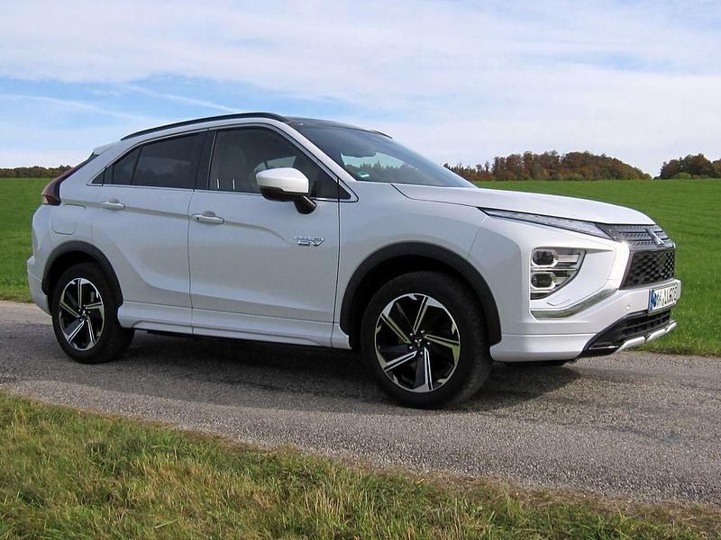 Weiß Gebraucht 2021 Mitsubishi Eclipse Cross Top SUV | 22.900 € (Fairer Preis) - Bild 1/4