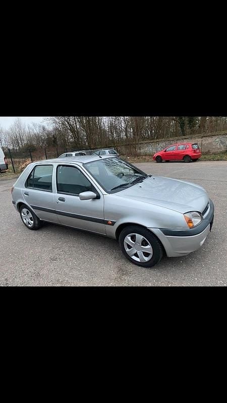 Gebraucht Ford Fiesta 60 PS (44 kW) 2002 Silber Kleinwagen