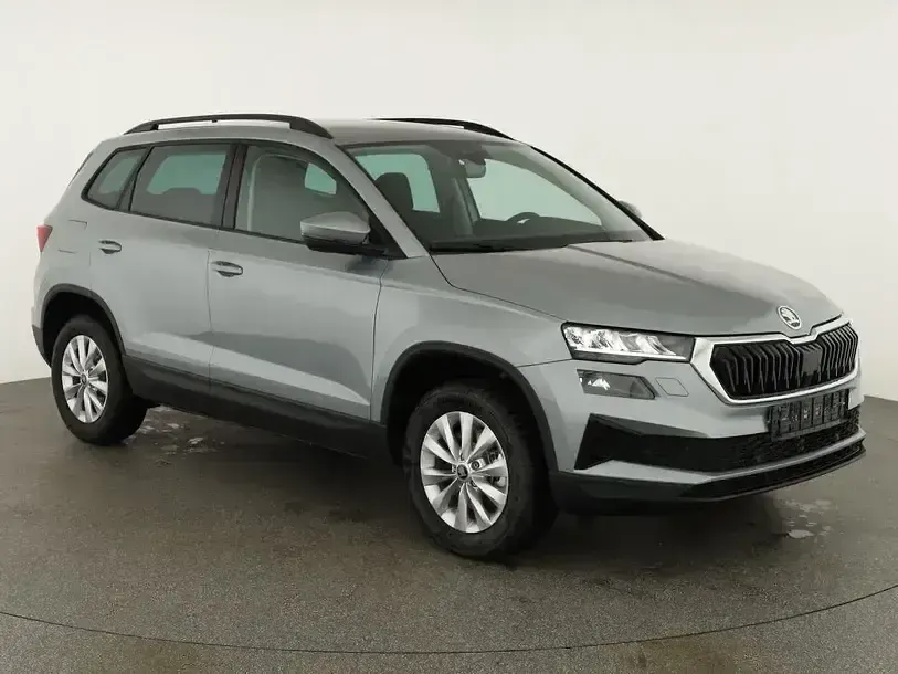 Neu Skoda Karoq Selection 150 PS (110 kW) 2025 Smokey diamond silver metallic SUV