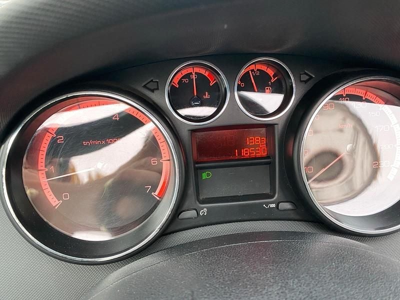 Gebraucht Peugeot 308 CC Access 120 PS (88 kW) 2012 Weiß Cabrio