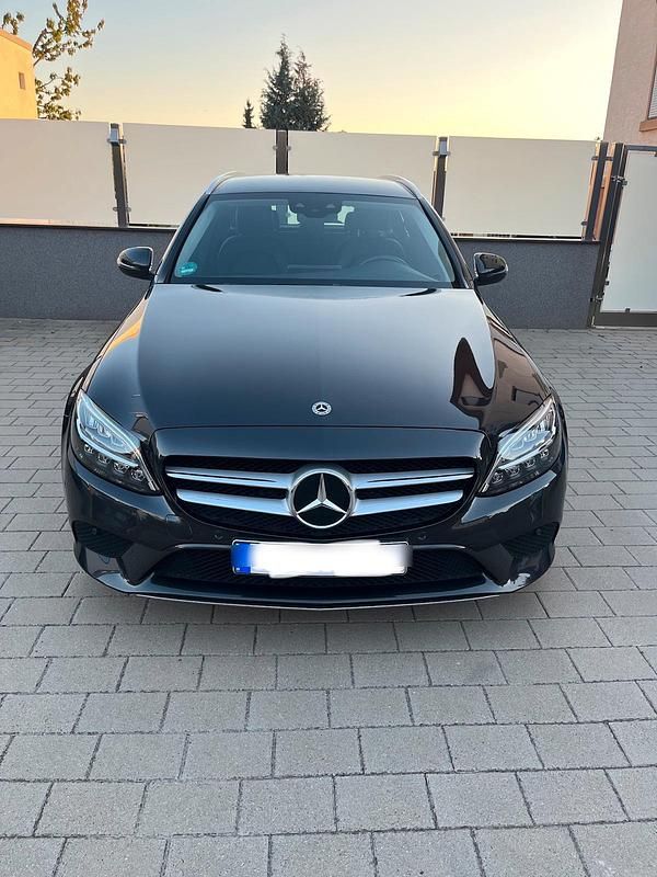 Grau Gebraucht 2020 Mercedes C200 Kombi | 23.749 € (Fairer Preis) - Bild 1/4