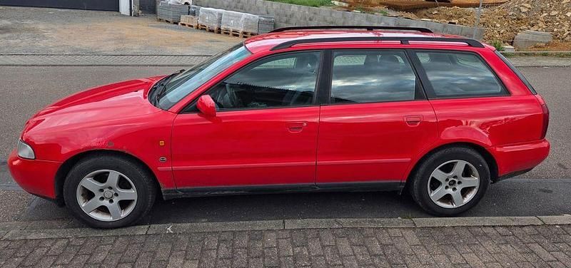 Second-hand Audi A4 125 CP (91 kW) 1997 Roșu Break