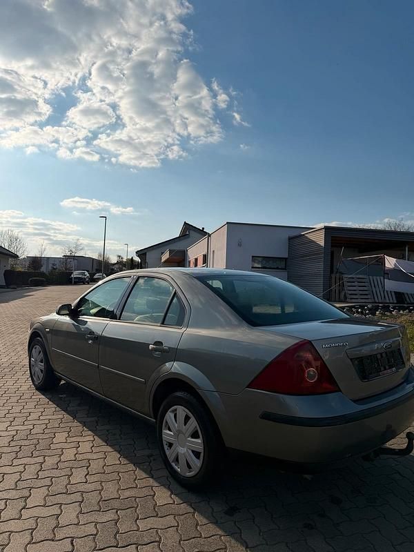 Gebraucht Ford Mondeo 110 PS (80 kW) 2001 Grau Limousine