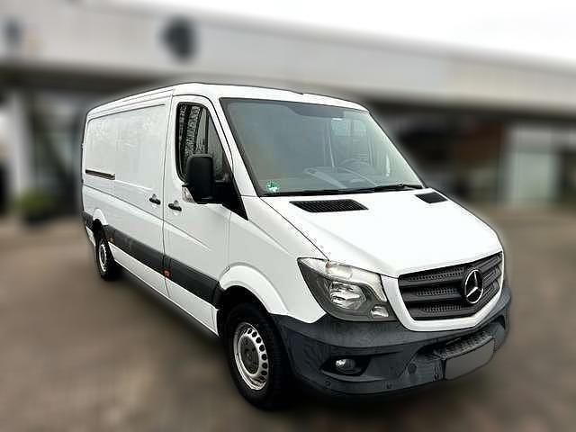 Weiß Gebraucht 2017 Mercedes 316 Van | 22.990 € (Etwas zu teuer) - Bild 1/4