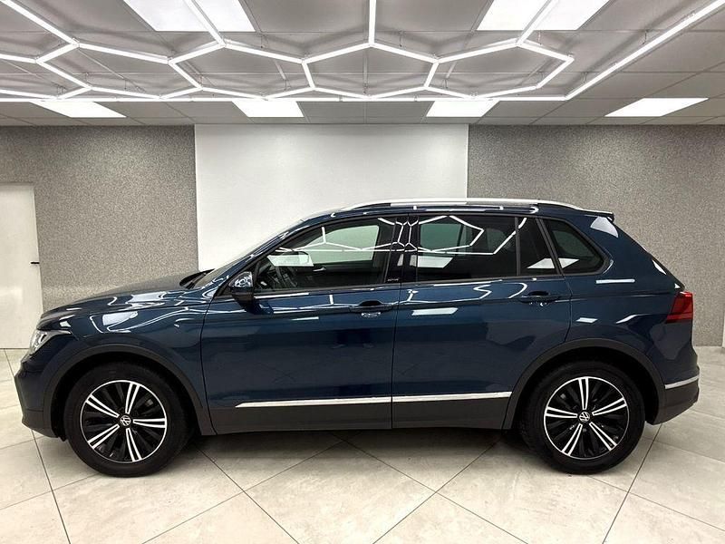 Gebraucht VW Tiguan Active 150 PS (110 kW) 2022 Night shade blue metallic (metallic) SUV