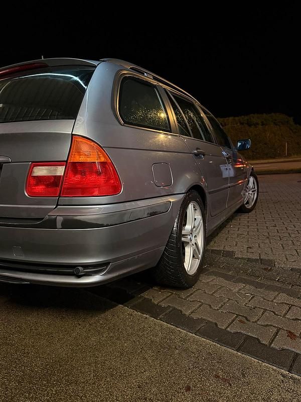 Używany BMW 320 Basis 149 KM (109 kW) 2004 Szary Kombi