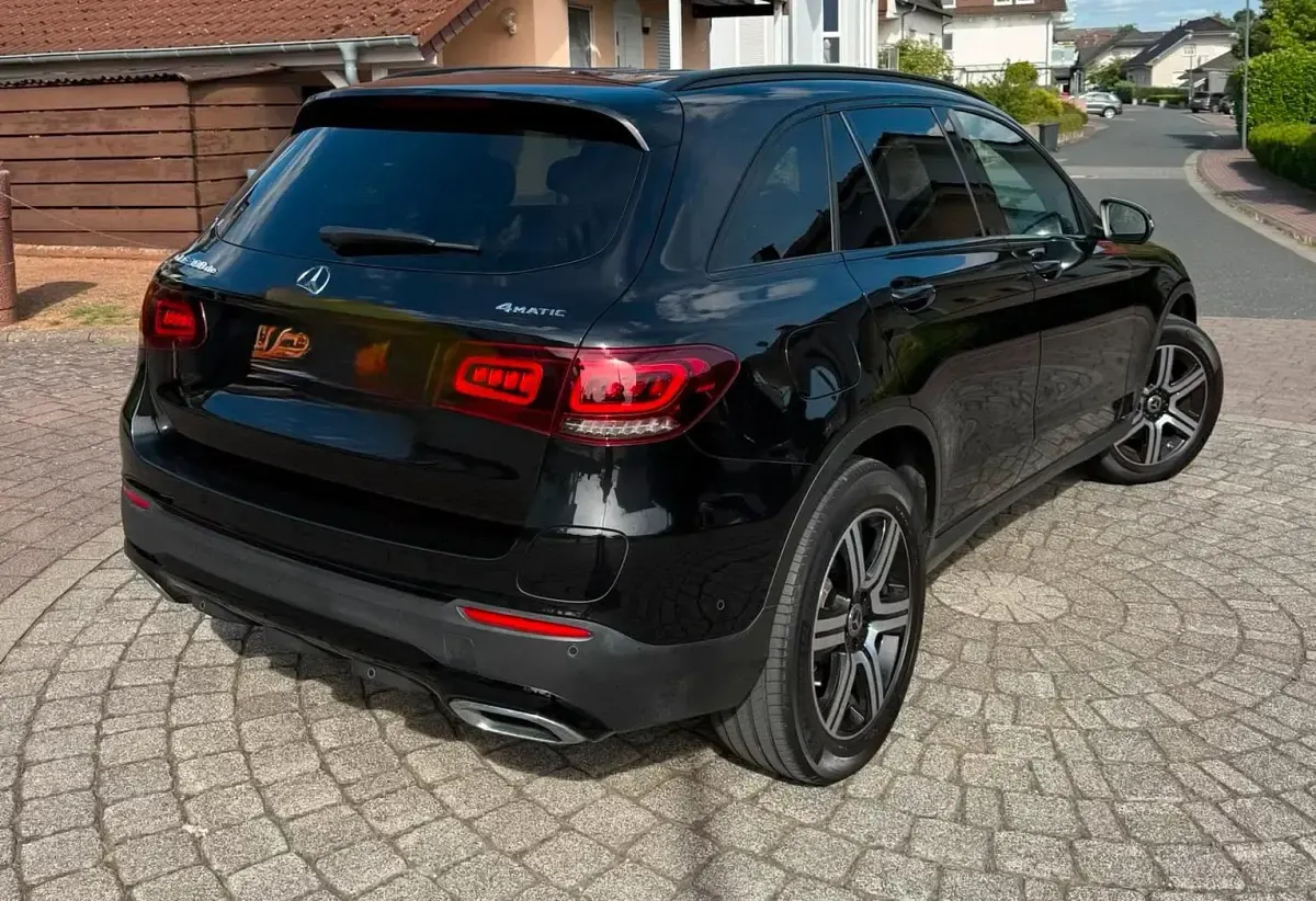 Gebraucht Mercedes GLC300de 306 PS (225 kW) 2022 Schwarz SUV