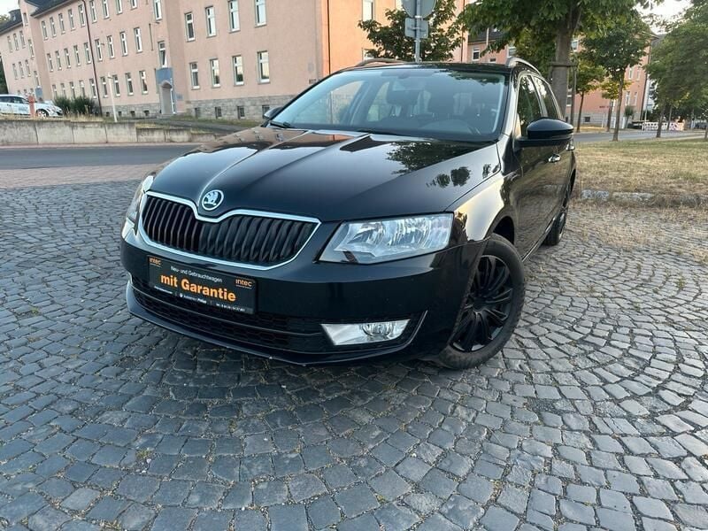 Schwarz Gebraucht 2016 Skoda Octavia Ambition Kombi | 11.200 € (Fairer Preis) - Bild 1/4