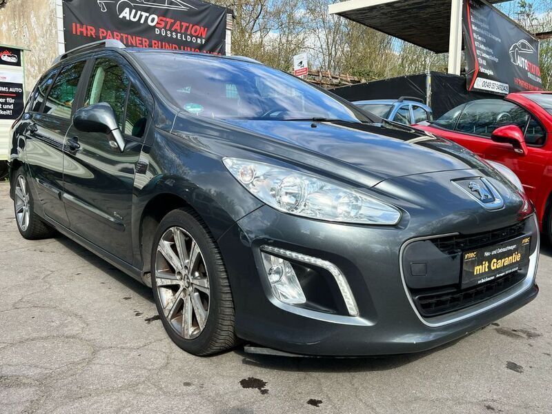 Grau Gebraucht 2012 Peugeot 308 Family Kombi | 3.800 € (Fairer Preis) - Bild 1/4