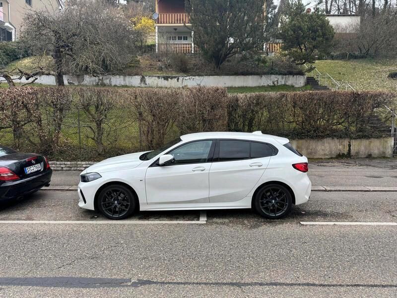 Weiß Gebraucht 2021 BMW 120 Shadowline Kleinwagen | 25.200 € (Guter Preis) - Bild 1/4