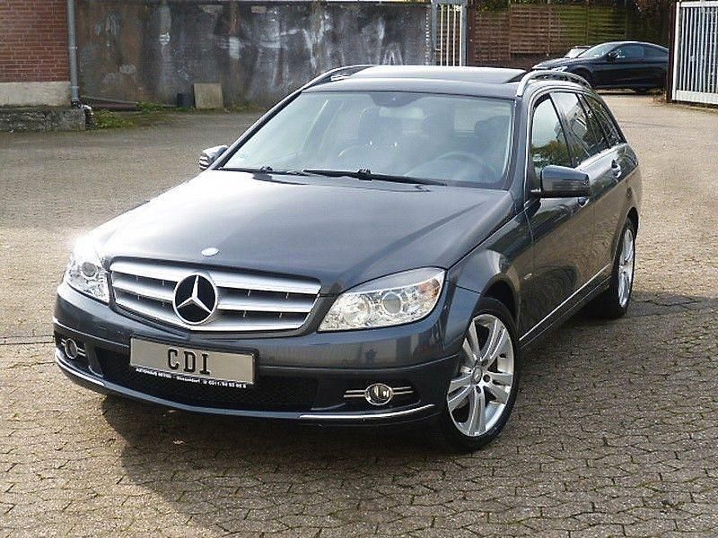 Grau Gebraucht 2009 Mercedes C200 Avantgarde Limousine | 5.499 € (Fairer Preis) - Bild 1/4