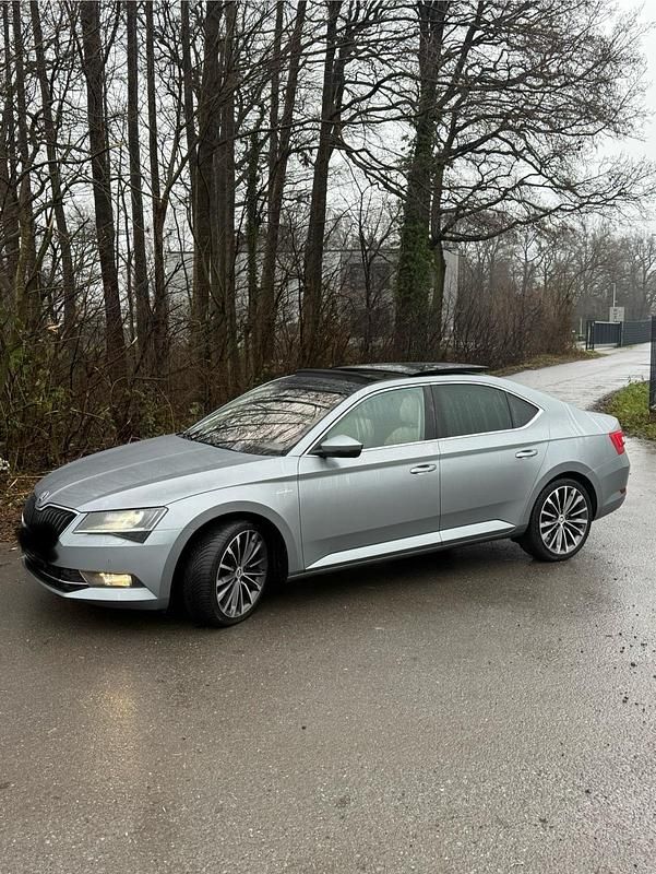 Gebraucht Skoda Superb LAURIN & KLEMENT 190 PS (139 kW) 2015 Grau Limousine