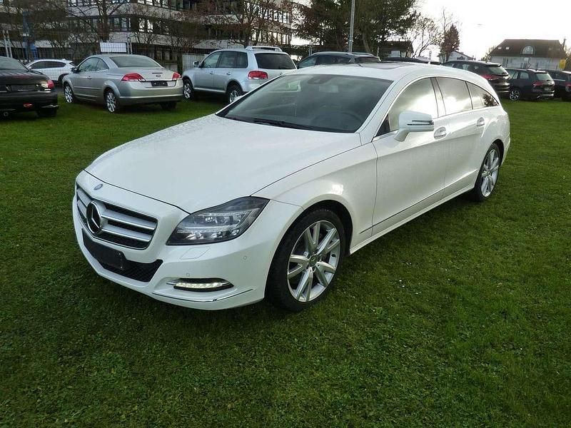 Diamantweiß metallic bright Gebraucht 2013 Mercedes CLS350 Shooting Brake Kombi | 19.650 € (Fairer Preis) - Bild 1/4