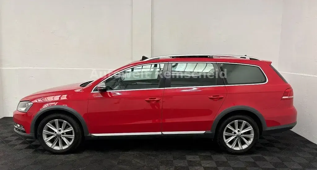 Gebraucht VW Passat Alltrack Basis 177 PS (130 kW) 2014 Rot Kombi