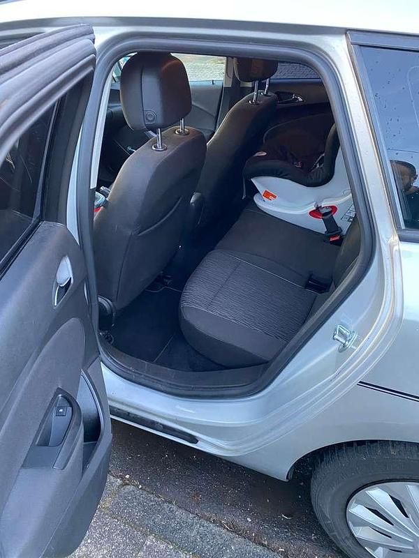 Gebraucht Opel Astra Edition 110 PS (80 kW) 2012 Grau Kombi