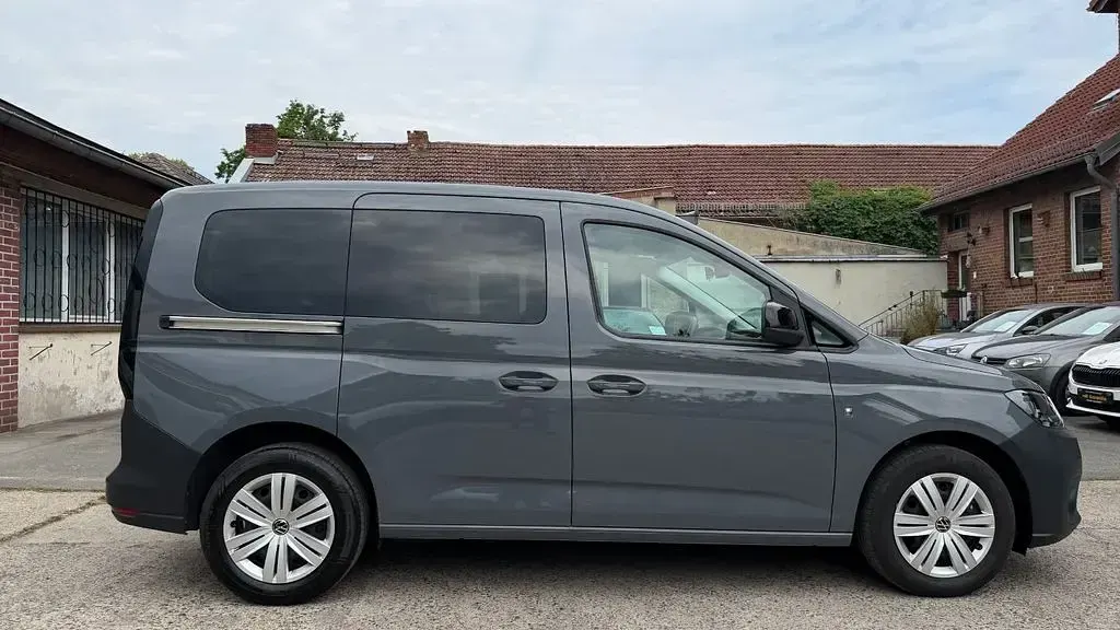 Gebraucht VW Caddy Basis 122 PS (89 kW) 2024 Grau Van / Kleinbus