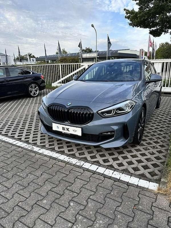 Grau Gebraucht 2020 BMW 120 M Sport Kleinwagen | 25.000 € (Fairer Preis) - Bild 1/4